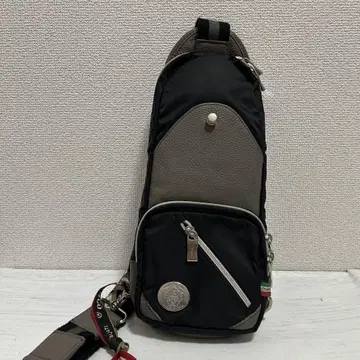 새상품급 이탈리아제 Orobianco 남성용 바디백 바디백