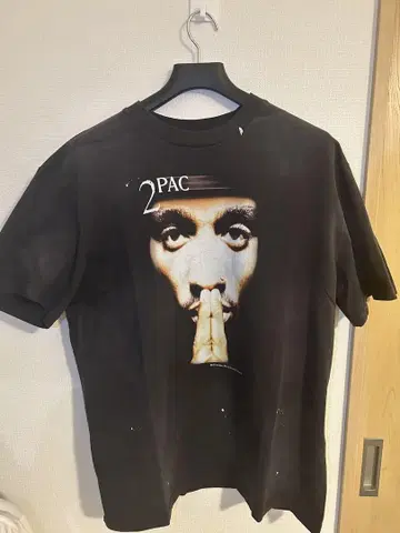 2PAC 블랙 티셔츠 SAINT 디자인