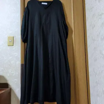 새상품급 QUARANCIEL 체형 커버 고급 V넥 블랙 원피스