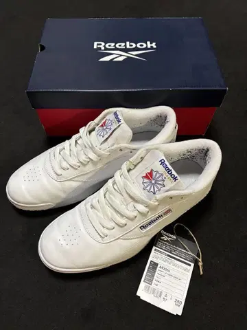 Reebok 클래식 스타일 스니커즈 화이트