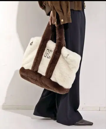 [ 굿 그리프 ] GCA EMB FAUX FUR TOTE BAG 새상품