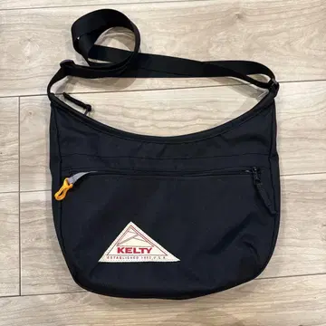 KELTY 블랙 숄더백