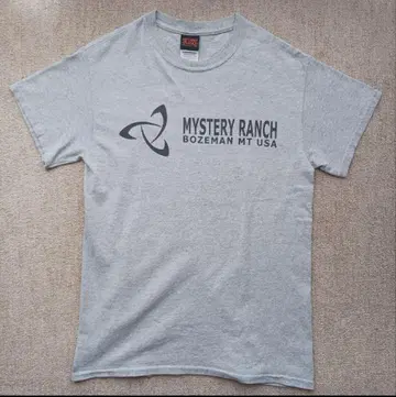 MYSTERY RANCH 프린트 티셔츠 미스터리 랜치 그레이