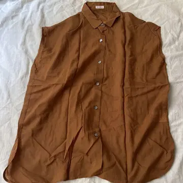 DRESSTIERIOR 브라운 반팔 셔츠