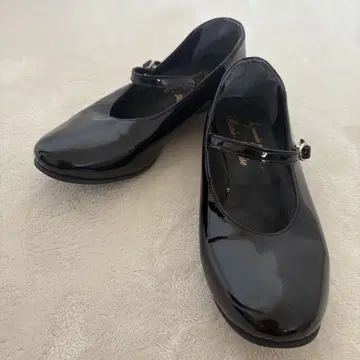 마리 루이즈 벨트 부착 펌프스 에나멜 블랙 36/23cm