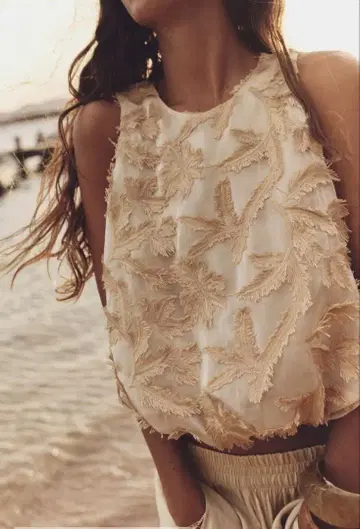 새상품 ZARA 자수 슬리브리스 상의