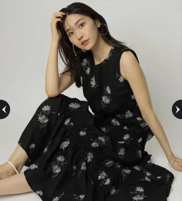 꽃무늬 자수 원피스 JUSGLITTY