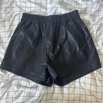 블랙 가죽 숏팬츠
