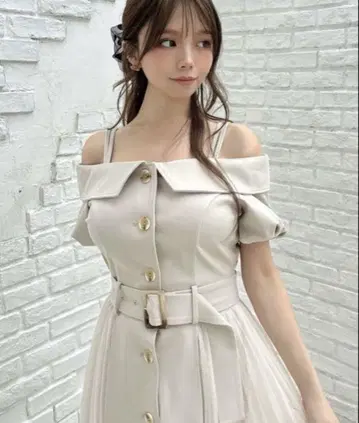 RESEXXY 오프숄더 플리츠 원피스