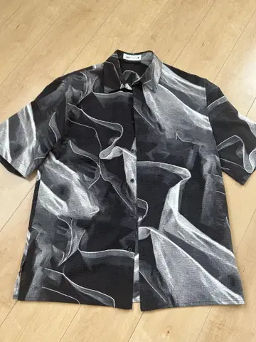 ZARA 블랙 화이트 반팔 셔츠 L