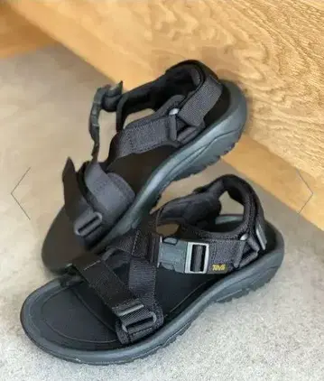 [ TEVA ] HURRICANE VERGE 사이즈 6 23cm 새상품급