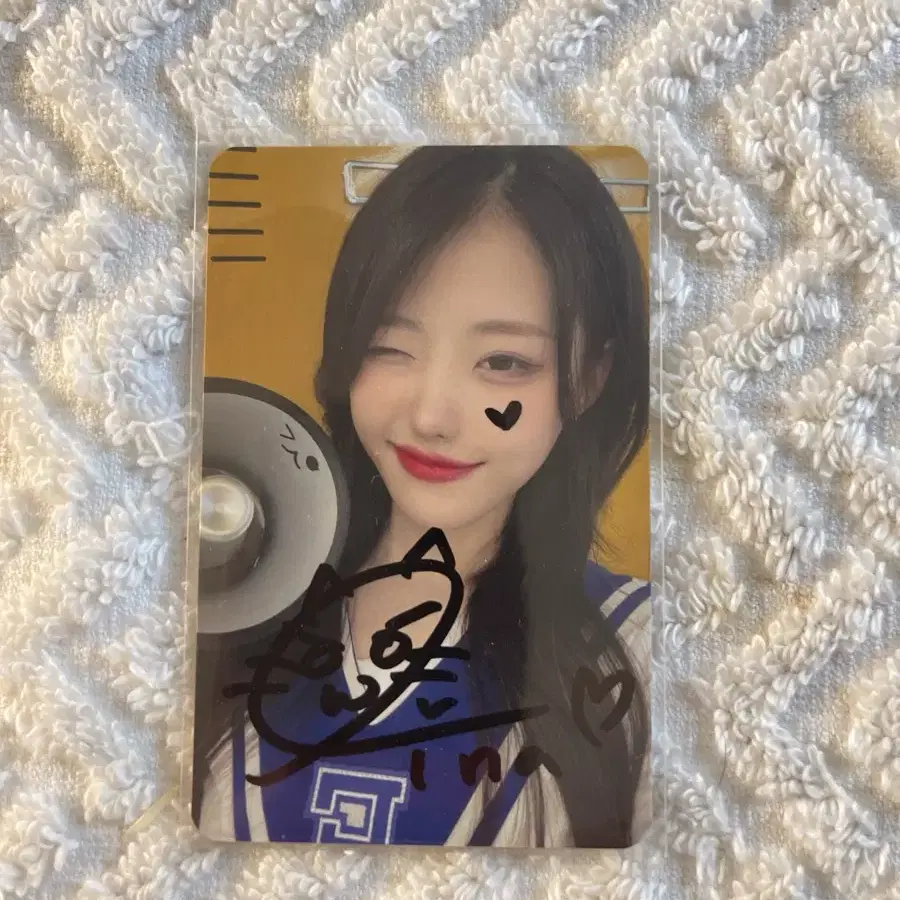 QWER | 큐더블유이알 QWER Magenta photocard #포토카드 on