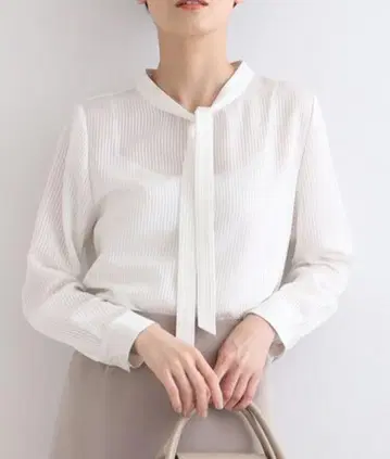 INDIVI 섀도우 스트라이프 긴팔 블라우스 사이즈 40 화이트 계열