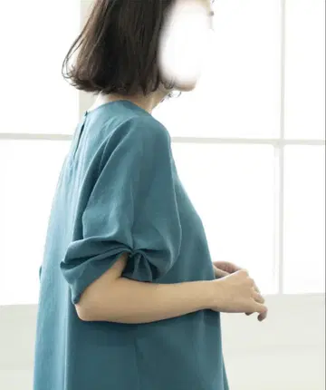 OPAQUE.CLIP 린넨 라이크 키넥 턱 슬리브 블라우스