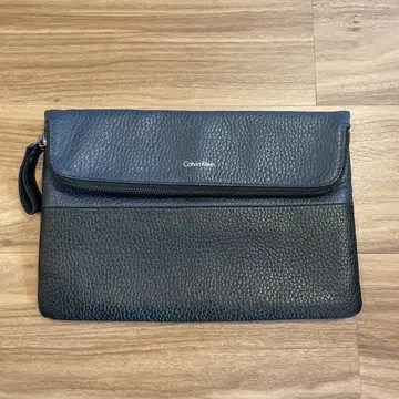 새상품급! Calvin Klein 가죽 클러치백 블랙