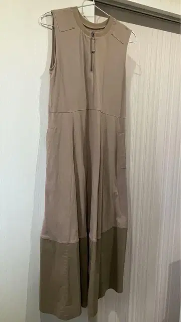 베이지 슬리브리스 롱 원피스 ONESIZE