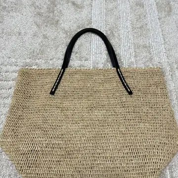스트로우 소재 베이지 토트백