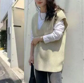 베이지 V넥 니트 베스트