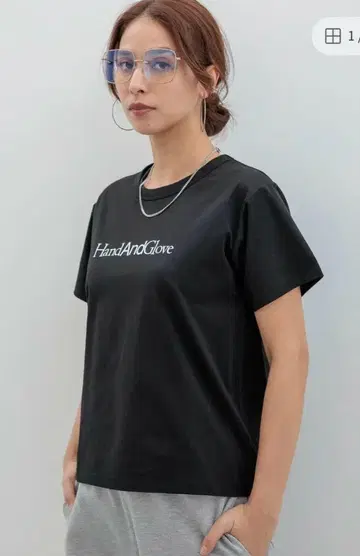 [ HEREIAM ] HandAndGlove TEE