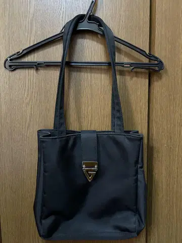 GUESS 블랙 토트백