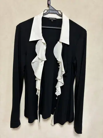 ESCADA 니트 블라우스