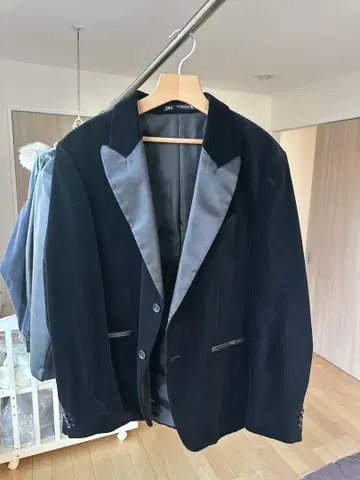 ZARA 블랙 벨벳 테일러드 재킷 EUR54