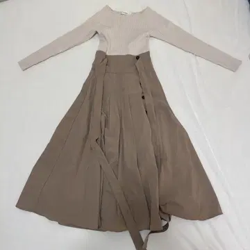 Rirandture 베이지 플레어 스커트 버튼