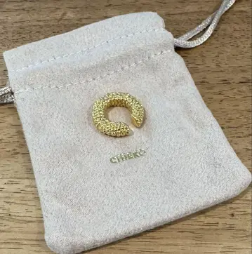CHIEKO+ 캐비어 이어커프 gold