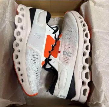 On 클라우드스트라토스3 미사용 새상품 25.5cm