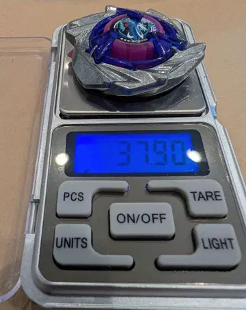 베이블레이드X 샤크 스케일4-50UF 중량37.90g 블레이드만