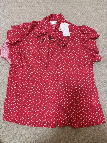 tocco closet 빨간색 하트 무늬 반팔 블라우스