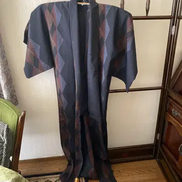 기하학 패턴의 블랙 기모노
