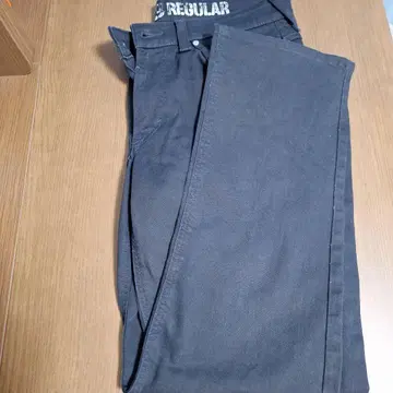 블랙 레귤러 핏 청바지