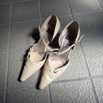 히미코 베이지 스트랩 하이힐