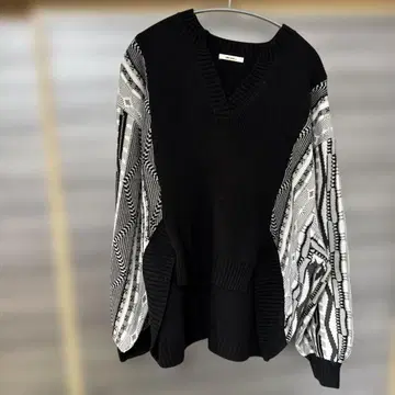 벌룬 슬리브 V넥 니트