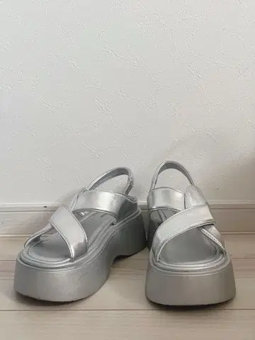 통굽 샌들 실버