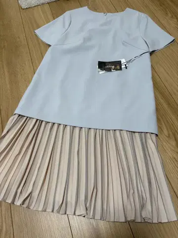 새상품 택 포함 그레이스 콘티넨탈 플리츠 헴 원피스