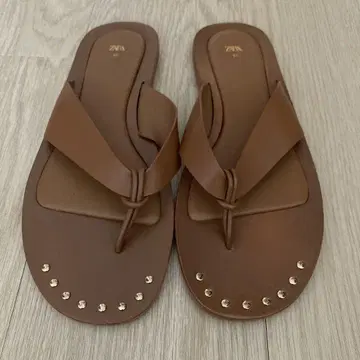 미사용 새상품! ZARA 가죽 브라운 플립플랍 40
