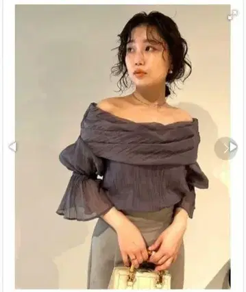 SNIDEL 오프숄 와셔 시어 블라우스