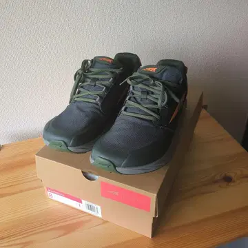 Altra Superior 6 블랙 x 올리브 US8 26cm