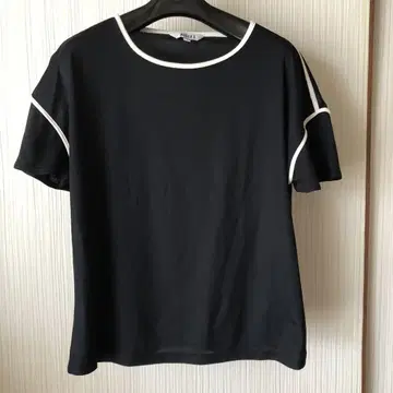 블랙 반팔 셔츠 화이트 라인
