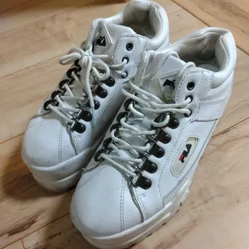 FILA 통굽 화이트 스니커즈