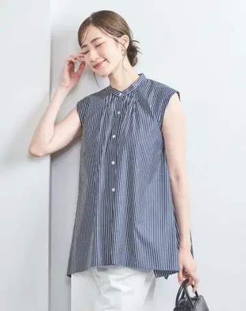 유나이티드 애로우즈 턱 플레어 슬리브리스 블라우스 스트라이프 블루