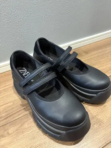 ZARA 블랙 메리 제인 스니커즈 36