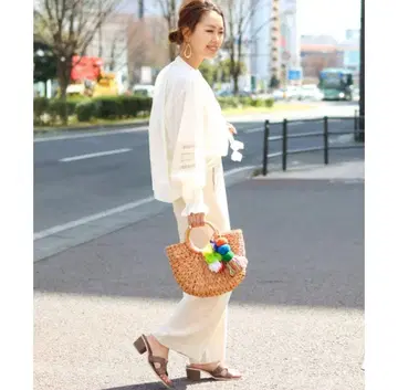 폼폼 태슬 바스켓백