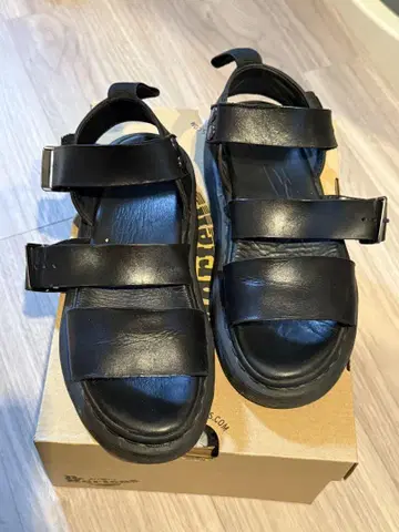 Dr. Martens Gryphon 블랙 샌들 UK5