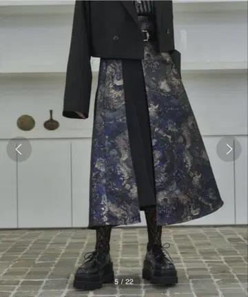 HARE 라메 아트 자카드 절개 스커트