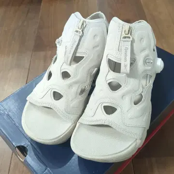 인스타펌프 퓨리 샌들 지퍼