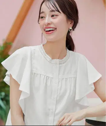 [세탁 가능] 플레어 슬리브 레이스 블라우스 블랙 티아클라세