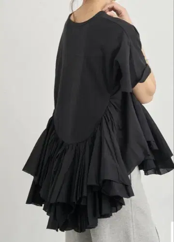 AAYUSHI 프릴 티셔츠 택 포함
